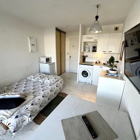 Joli Avec Piscine. Apartment