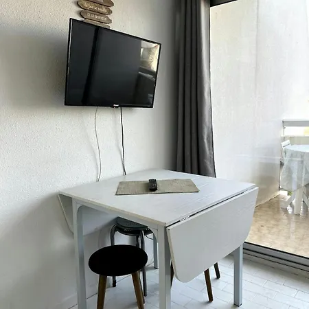 Apartment Joli Avec Piscine. La Grande-Motte
