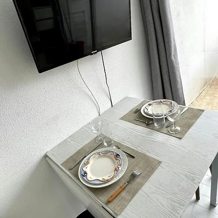 Apartment Joli Avec Piscine. *